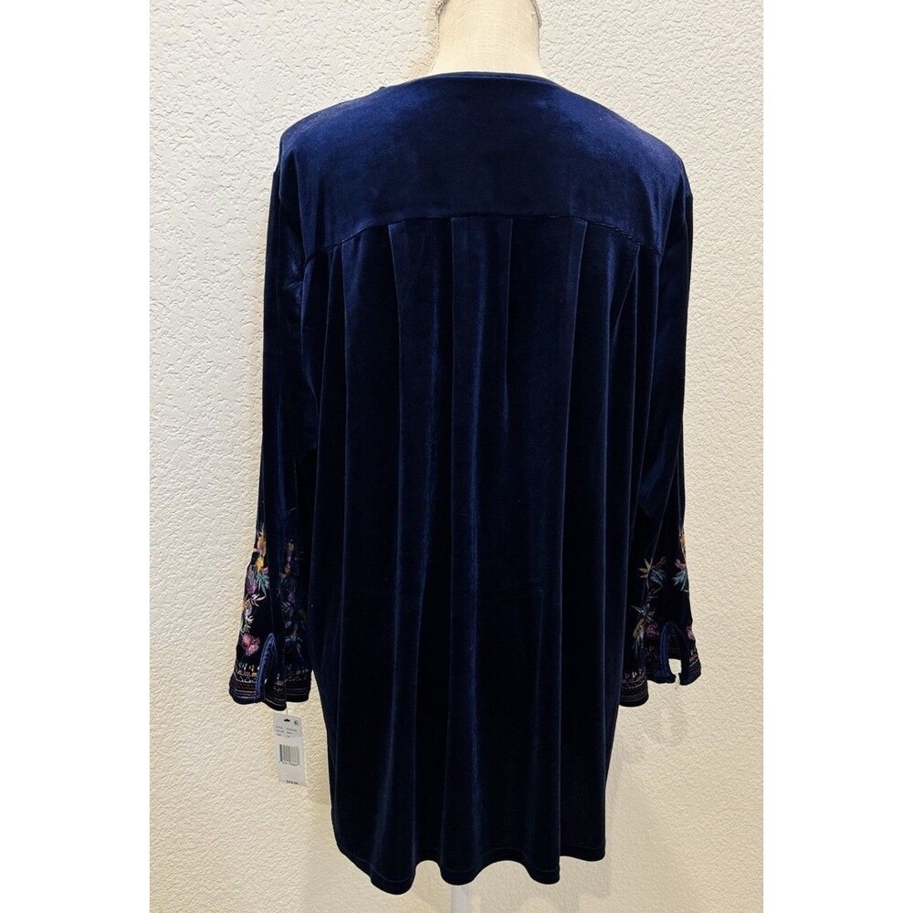 CALESSA Plus Size Blue Velvet Embroidered 3/4 Sleeve V-Neck Tunic. Sizes 2X - Picture 5 of 6